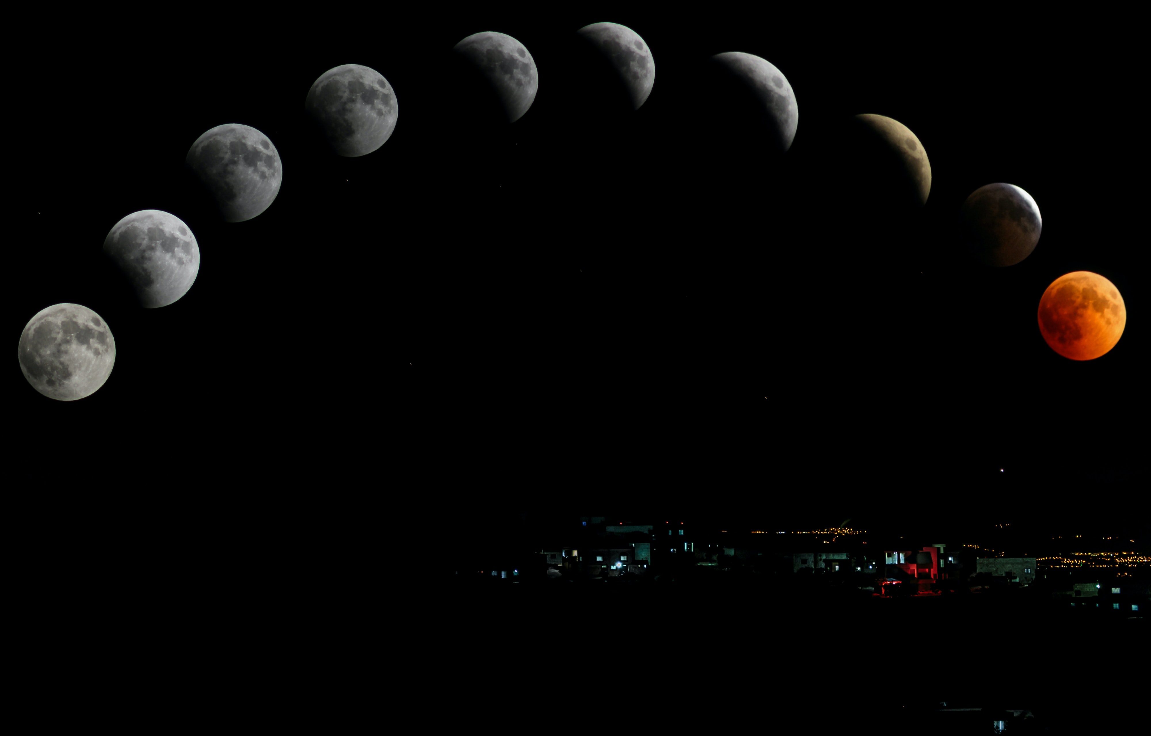 a series of images of the phases of the moon